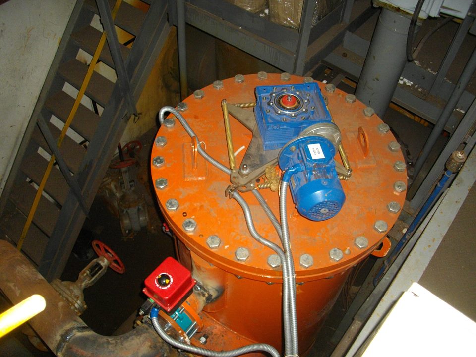 Self-washed automated filters FK-2700D on site, view of the filter top